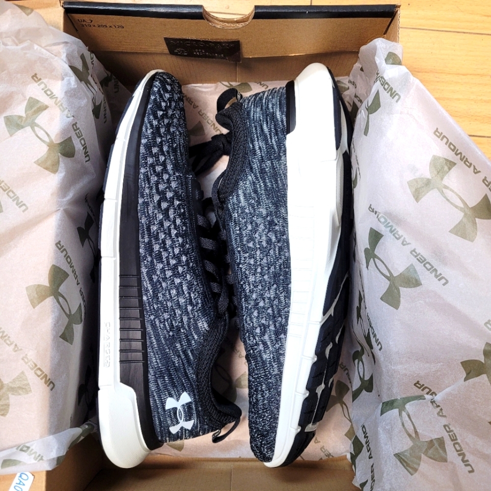 BNIB Womens under armour UA W Lightning 2 running shoes